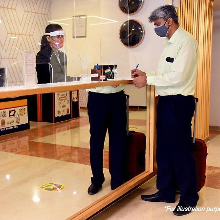 Oyo 81347 Amantran Hotel And Restaurant Kanpur Bagian luar foto