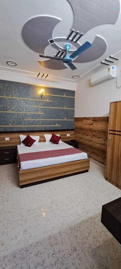 Oyo 81347 Amantran Hotel And Restaurant Kanpur Bagian luar foto