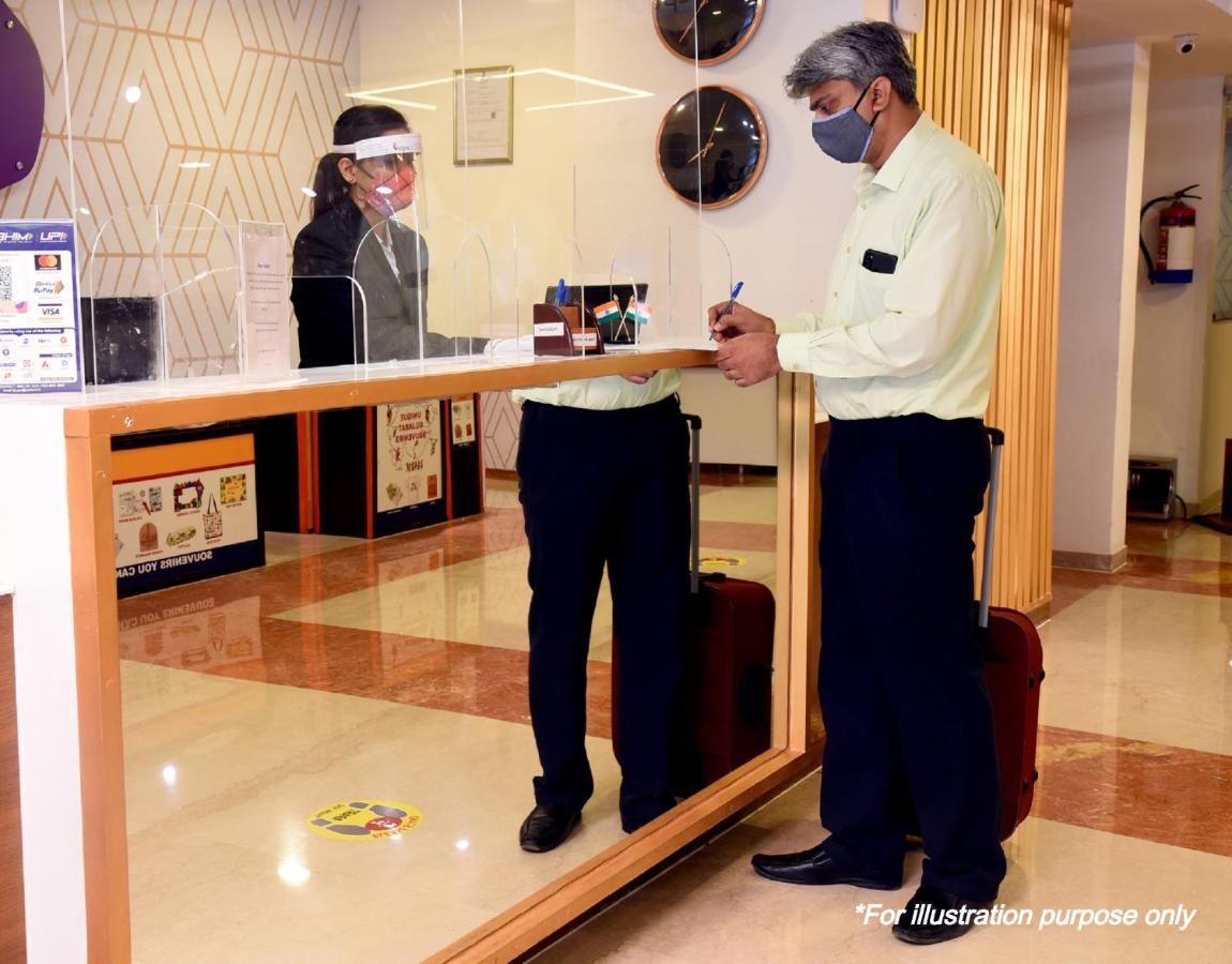 Oyo 81347 Amantran Hotel And Restaurant Kanpur Bagian luar foto